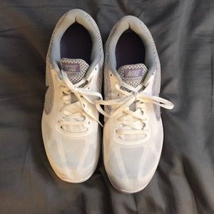 Nike revolution 3 shoes